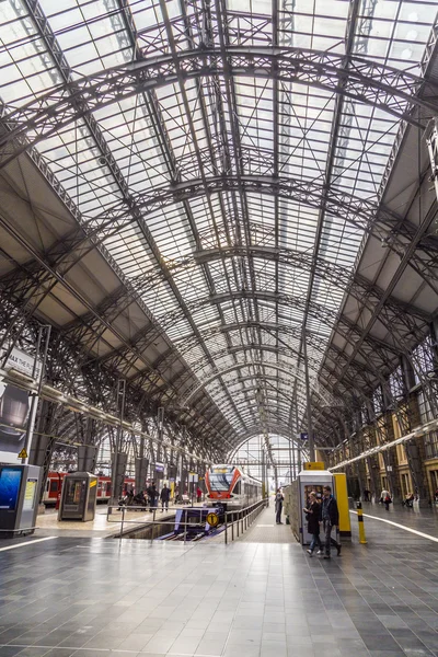 Dentro da estação central de Frankfurt — Fotografia de Stock