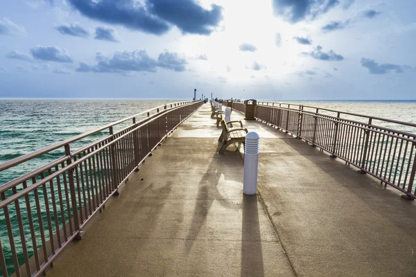 Sunny isles beach pier v západu slunce — Stock fotografie