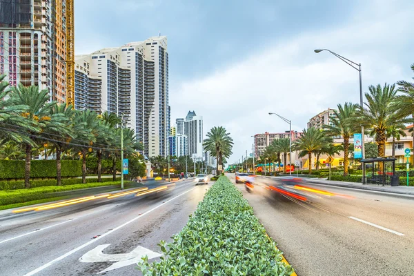 Streetview wczesnym rankiem w miejscowości Sunny Isles Beach — Zdjęcie stockowe