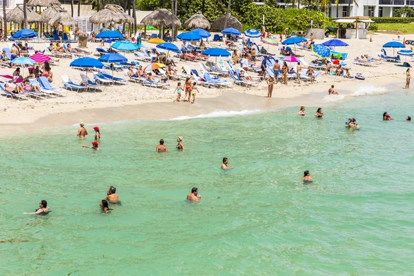 Ludzie się na plaży Jade — Zdjęcie stockowe