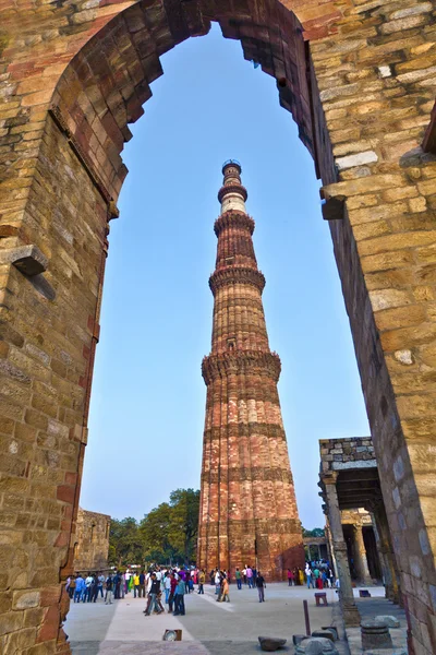 Qutb Minar, Delhi, il minareto costruito in mattoni più alto del mondo a 72m — Foto Stock