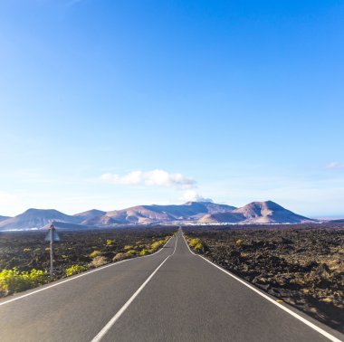 sürerek arabaya Timanfaya volkanik Milli Parkı