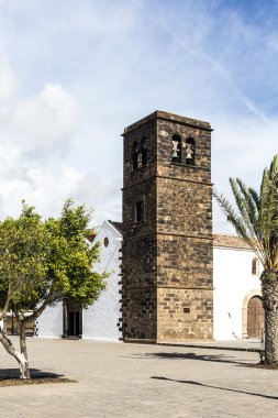 La Oliva köyde bina tipik Kanarya tarzı beyaz kilise