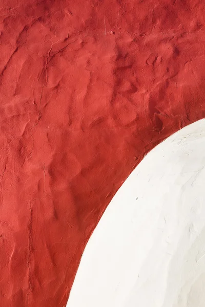 Patrón rojo y blanco en una chimenea al aire libre — Foto de Stock