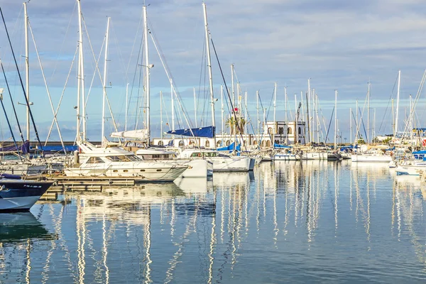 Havre ligga i hamnen Marina Rubicon — Stockfoto