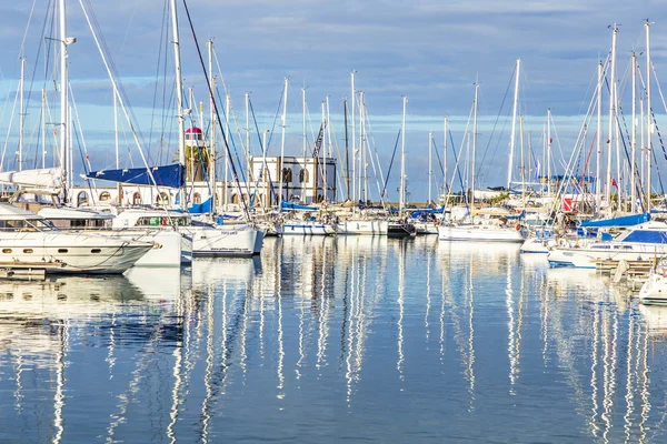 Havre ligga i hamnen Marina Rubicon — Stockfoto