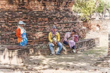 işçi relax ayutthaya, Tayland tapınak alanında