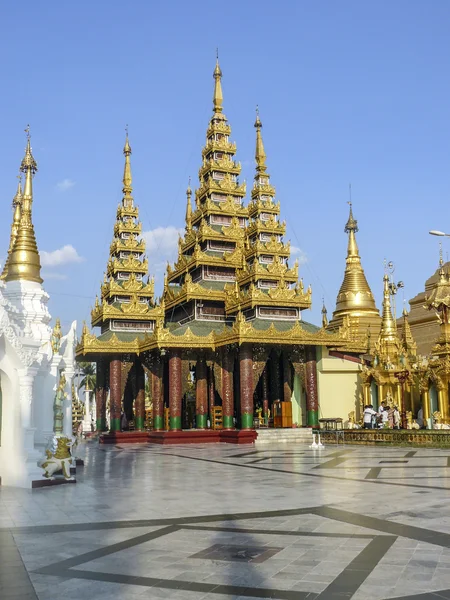 Shwedagon pagoda in Yangon, Myanmar —  Fotos de Stock