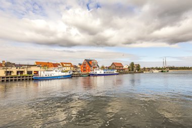 için eski köy Wolgast nehir kenarı göster