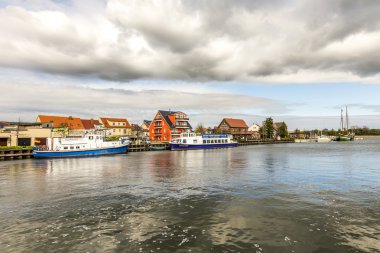 için eski köy Wolgast nehir kenarı göster