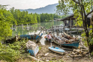 Koh Chang eski terk edilmiş fishermens Köyü