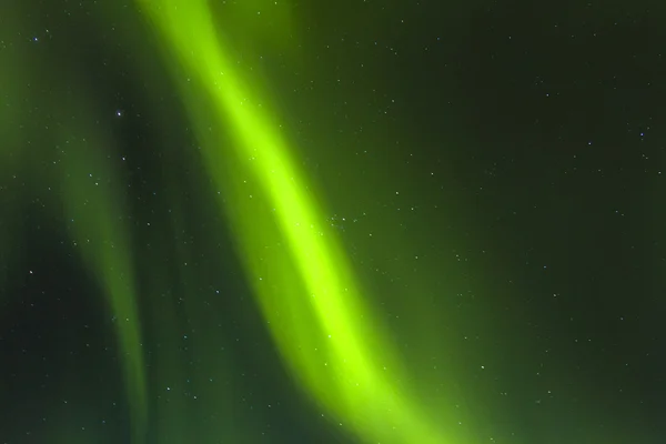 Aurora boreal (Aurora borealis) sobre el paisaje de nieve . —  Fotos de Stock
