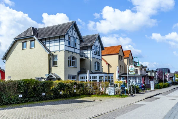 Rustige strand met restaurants in Zempin straat — Stockfoto