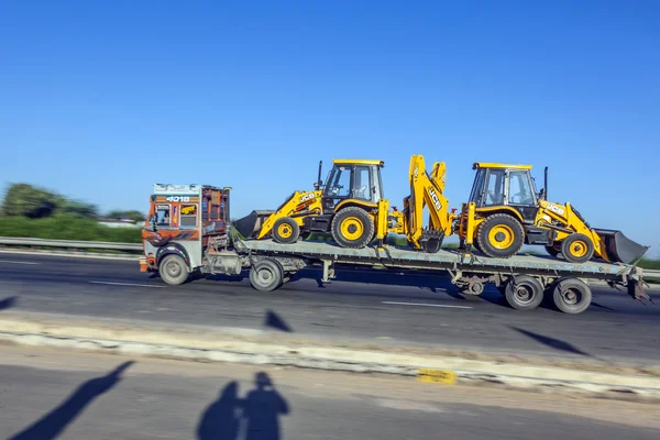 Ciężarówka używa Yamuna drogi ekspresowej — Zdjęcie stockowe