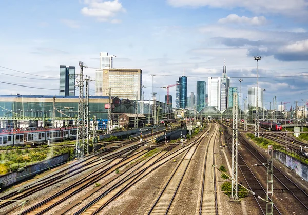 Chegando com o trem em Frankfurt, Alemanha — Fotografia de Stock