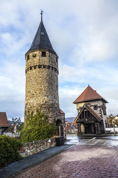 城につながるオリジナルの吊橋の塔の一部 — ストック写真