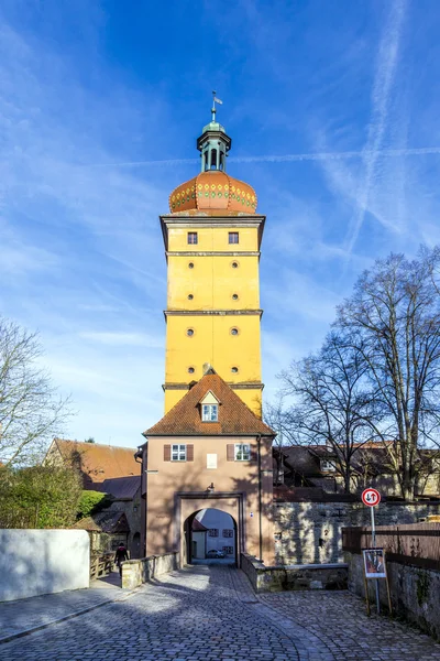 Porte Segringer dans la célèbre vieille ville médiévale romantique de Dinkelsbu — Photo