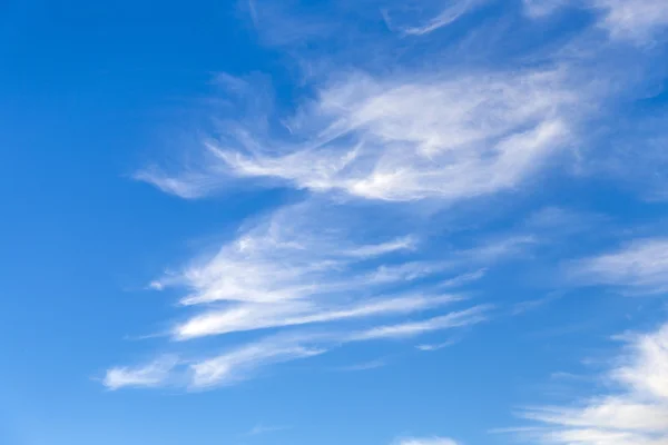 Cielo azul con nubes en Munich — Foto de Stock