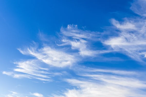 Cielo azul con nubes en Munich — Foto de Stock