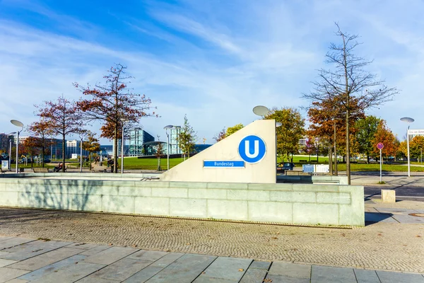 Bundestag는 u55에 위치한 베를린 지하철 역 ()은 — 스톡 사진