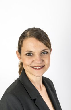 Duran kendine güvenen güzel kadın  