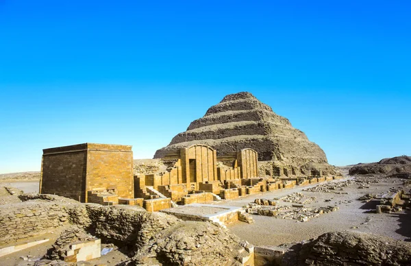 Pyramid av Djoser i Saqqara begravningsplatsen, Egypten. UNESCO World — Stockfoto