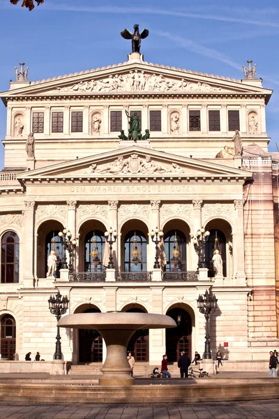 Berühmtes Opernhaus in Frankfurt — Stockfoto
