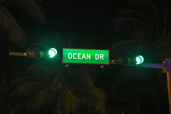 Ocean drive sign and traffic light — Stock Photo, Image