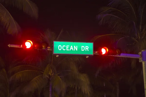 Ocean drive sign and traffic light — Stock Photo, Image