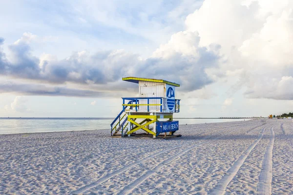Houten strand hut in art deco stijl im Zuid-strand — Stockfoto