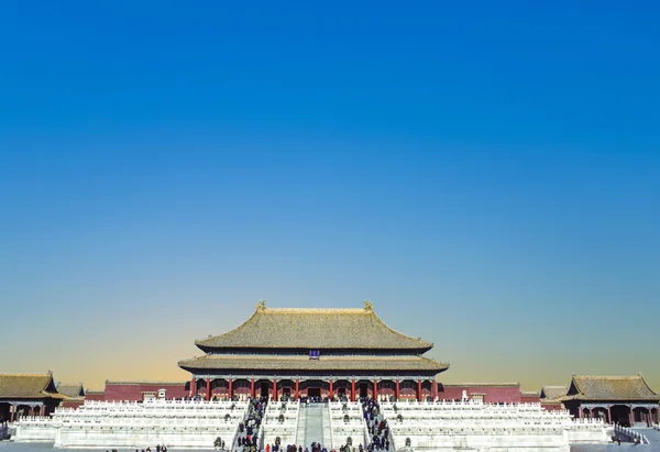 Touriste marche autour de Tiananmen ville interdite à Pékin, en Chine — Photo