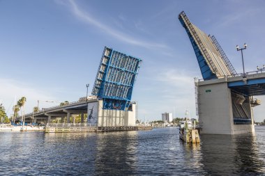 Görünüm Fort Lauderdale Intracoastal suyolu ile bir drawbri