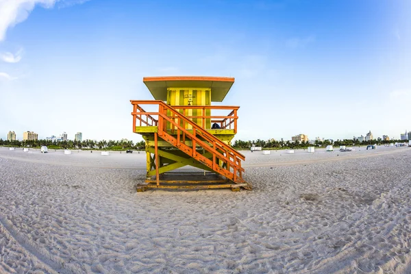 Life guard tower on South Beach, Miami in sunset — Stock Photo, Image