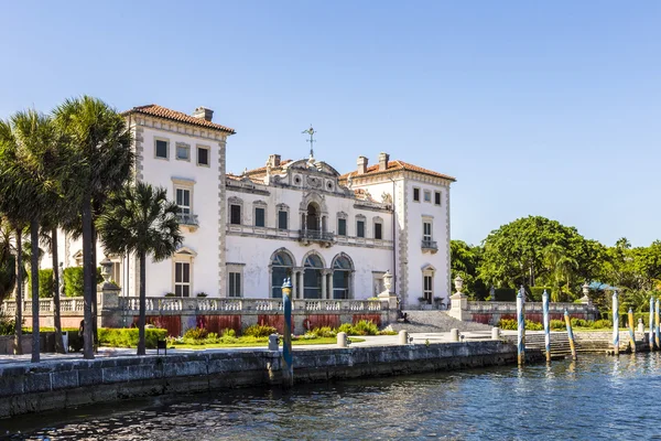 Miami vizcaya museum på waterfront — Stockfoto