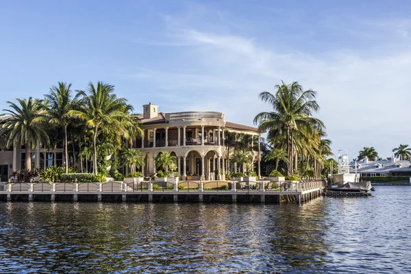 Luxueuse maison en bord de mer à Fort Lauderdale, États-Unis . — Photo