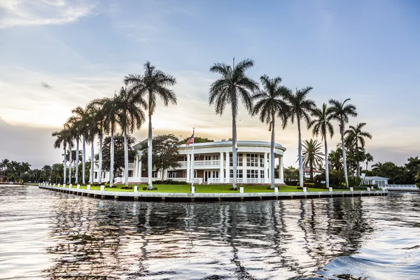 Lussuosa casa sul lungomare a Fort Lauderdale, Stati Uniti — Foto Stock