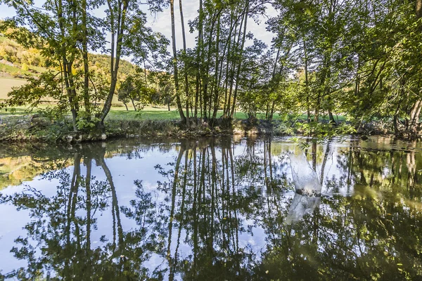 Reflection in the river Tauber in lovely Tauber valley — Stock Photo, Image