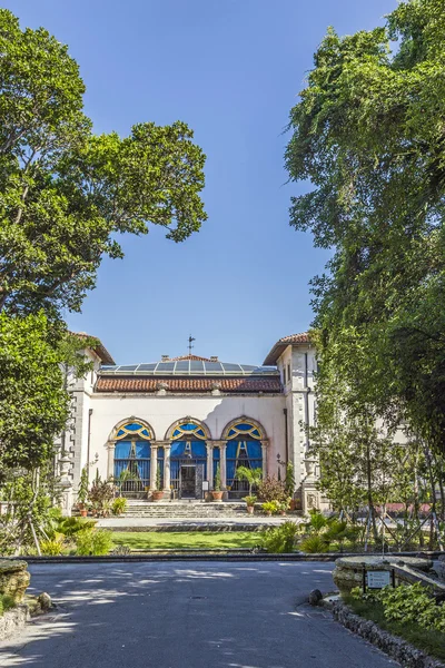 Vizcaya, la residencia más grande de Floridas bajo el cielo azul — Foto de Stock