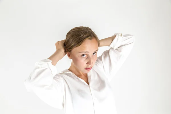 Retrato de linda chica tímida joven —  Fotos de Stock