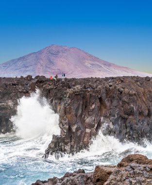 lanzarote büyük dalgalar ile los hervideros saatlerde