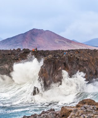 lanzarote büyük dalgalar ile los hervideros saatlerde