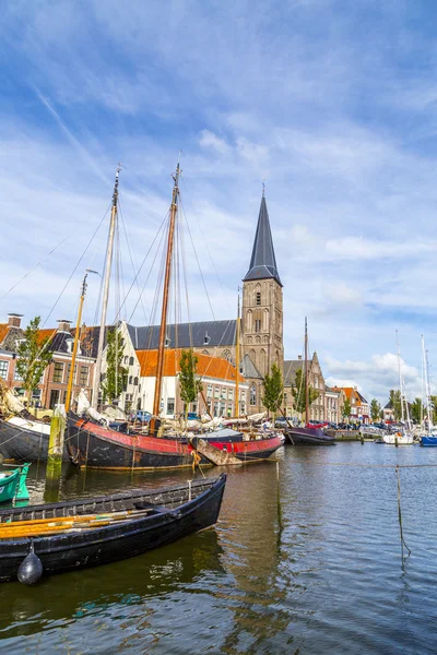 Pier with old boats in Harlingen — Stock Photo, Image