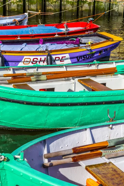 Pier with old boats in Harlingen — Stock Photo, Image