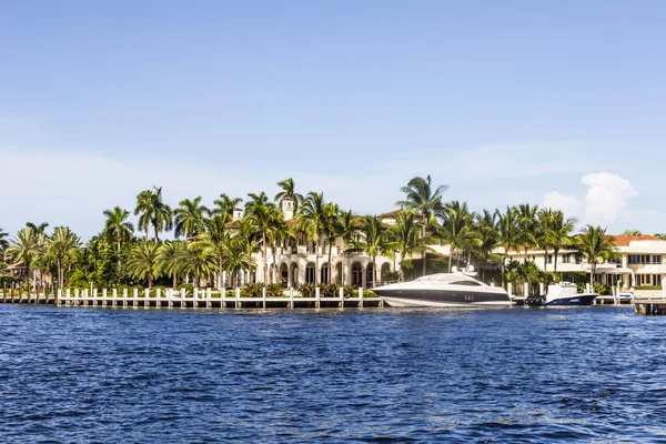 Luxuosa casa à beira-mar em Fort Lauderdale — Fotografia de Stock