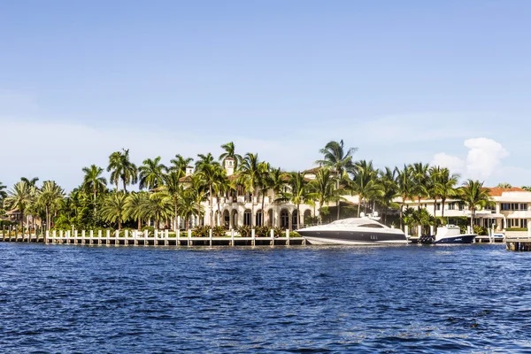 Luxuriöses Haus am Wasser in Fort Lauderdale — Stockfoto