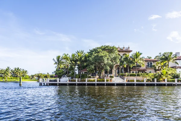 Luxe waterkant thuis in Fort Lauderdale — Stockfoto