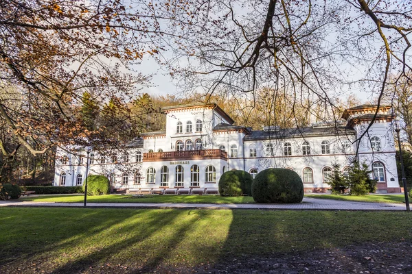 Kurhaus with scenic park in Bad Soden — Stock Photo, Image