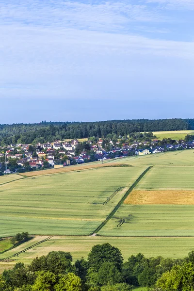 Small village in the Taununs with fields — Stock Photo, Image