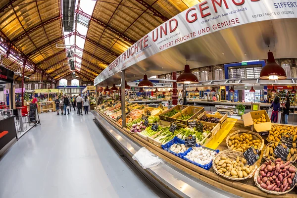 People shop in the old market hall in Colmar — Stock Photo, Image