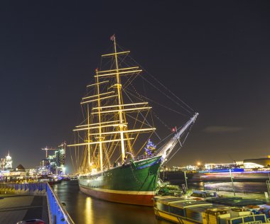 tarihi denizci Rickmer Rickmers gece